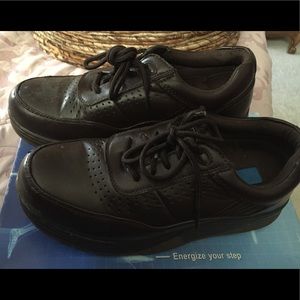 Stepmaster Size 7 1/2 men’s brown walking shoes